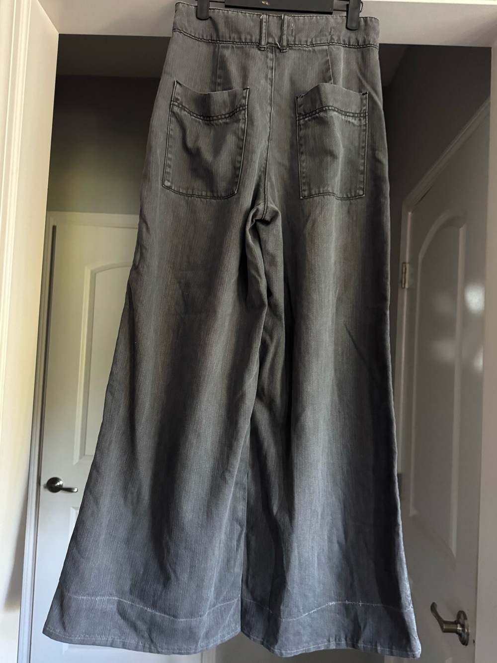 Anthropologie Pilcro Womens 28 Gray Pleated Wide Leg Palazzo Jeans High Rise - Picture 2 of 10